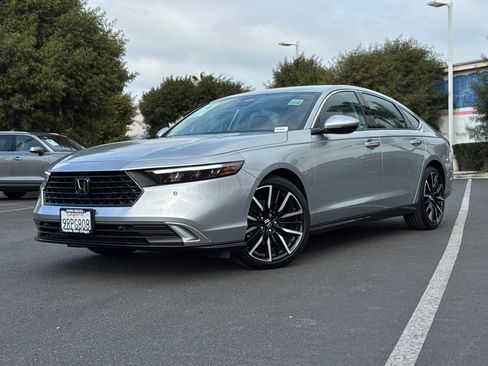 Used 2024 Honda Accord Touring image 2