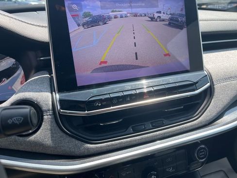 Used 2024 Jeep Compass Latitude image 19