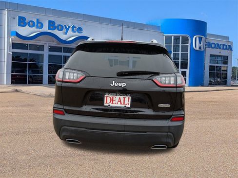 Used 2021 Jeep Cherokee Latitude Lux w/ Comfort/Convenience Group image 4