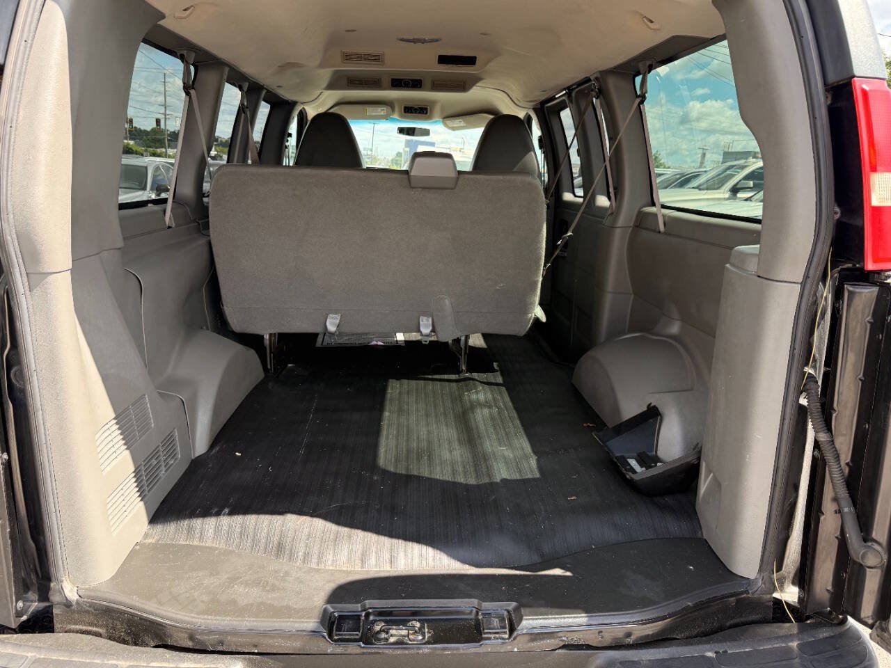 Used 2010 GMC Savana 1500 LS RWD image 30