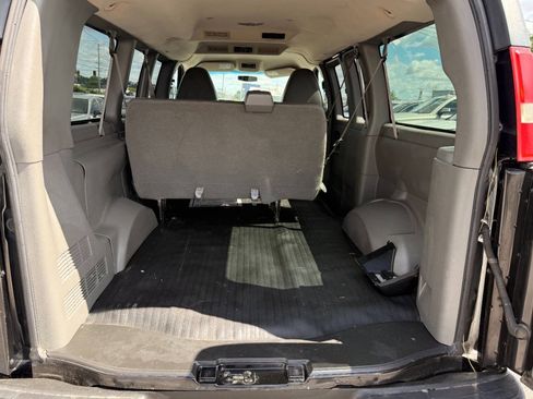 Used 2010 GMC Savana 1500 LS RWD image 30