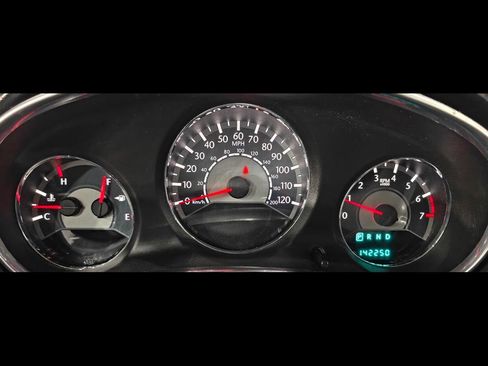 Used 2013 Chrysler 200 LX FWD image 29