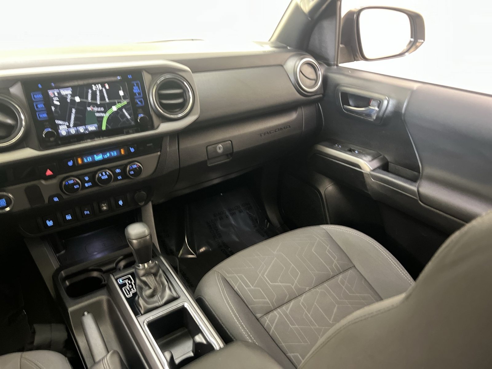 Used 2017 Toyota Tacoma TRD Sport w/ Premium & Technology Package RWD image 33