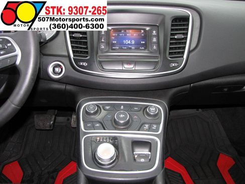 Used 2016 Chrysler 200 Limited FWD image 18