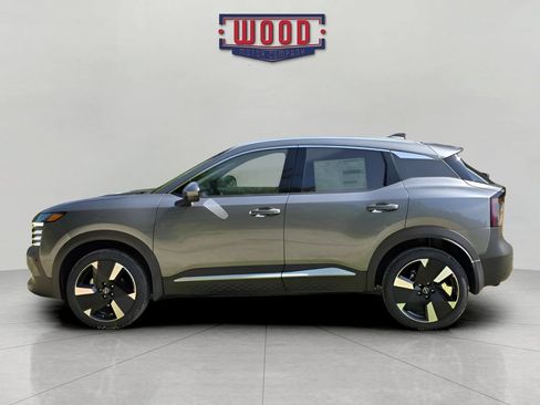 Used 2025 Nissan Kicks SR AWD/4WD image 4