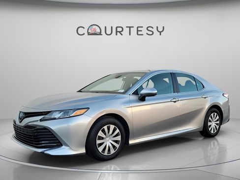Certified 2020 Toyota Camry LE image 1