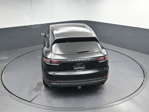 Certified 2022 Porsche Cayenne Platinum Edition image 36