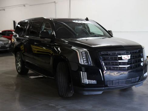 Used 2019 Cadillac Escalade ESV Luxury image 7