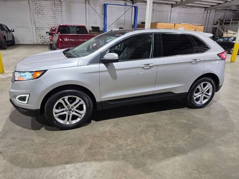 Used 2018 Ford Edge Titanium w/ Equipment Group 301A FWD image 3