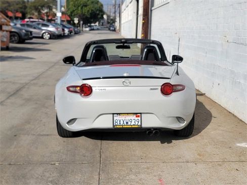 Used 2018 MAZDA MX-5 Miata Club image 5