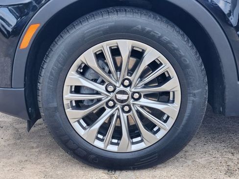 Used 2025 Cadillac XT4 Premium Luxury FWD image 10