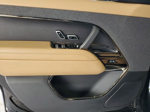 Used 2024 Land Rover Range Rover Sport SE image 19