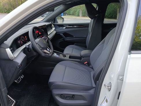 New 2026 Volkswagen Tiguan SE R-Line AWD/4WD image 9