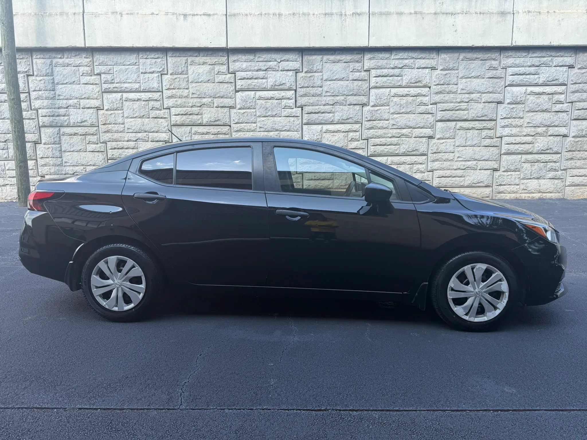 Used 2021 Nissan Versa S FWD image 6