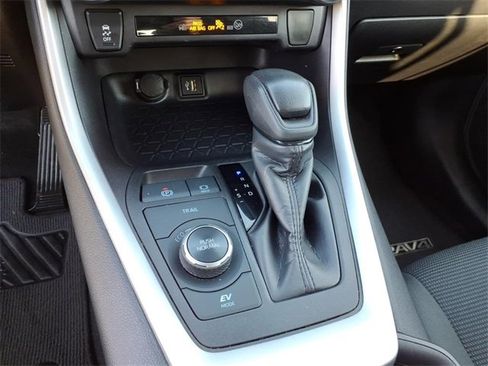 Used 2025 Toyota RAV4 LE image 12