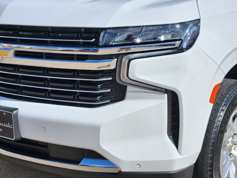 Certified 2024 Chevrolet Suburban LT RWD image 10