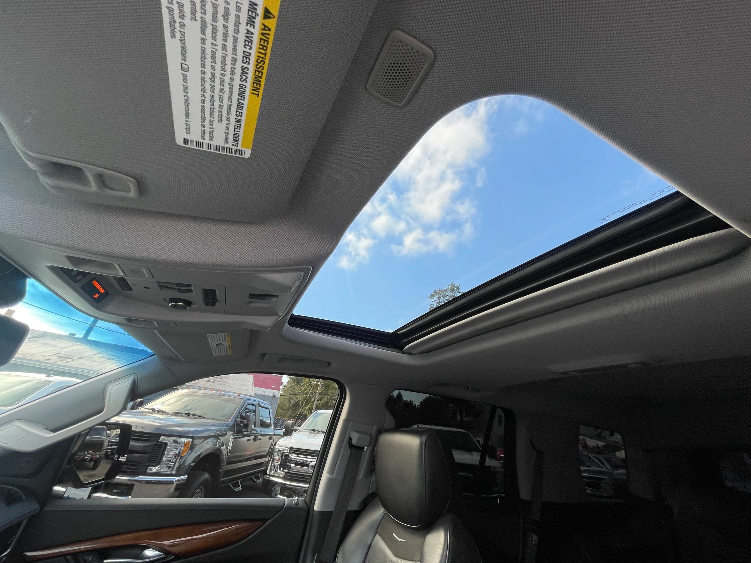 Used 2019 Cadillac Escalade Luxury AWD/4WD image 16