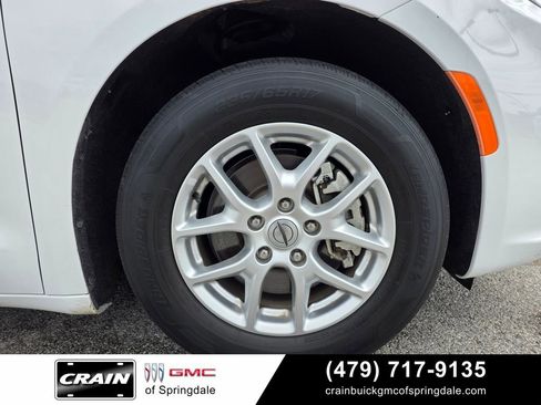 Used 2022 Chrysler Pacifica Touring-L FWD image 30