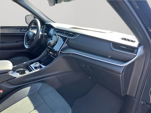 New 2025 Jeep Grand Cherokee L Altitude image 15