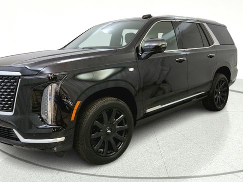 Used 2026 Cadillac Escalade Luxury w/ LPO, Floor Liner Package AWD/4WD image 3