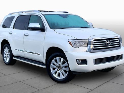 Used 2018 Toyota Sequoia Platinum RWD image 2