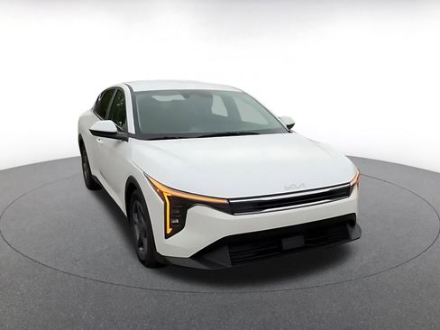 Used 2025 Kia K4 FWD image 3