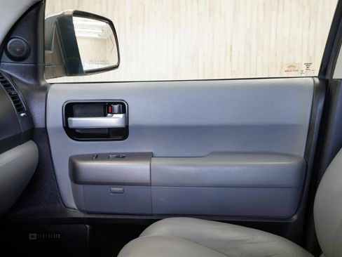 Used 2014 Toyota Sequoia Limited image 32