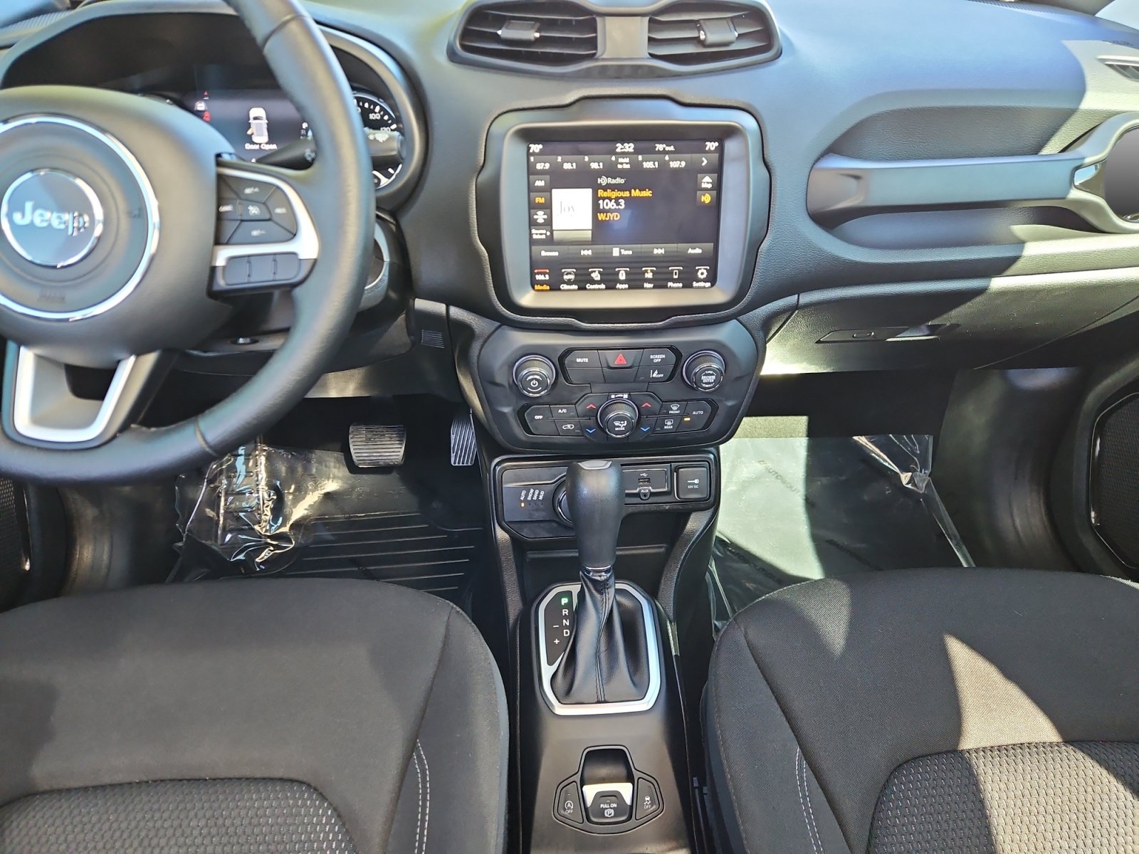 Used 2023 Jeep Renegade Altitude w/ Sun/Sound Group AWD/4WD image 11