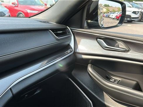 Used 2022 Jeep Grand Cherokee L Laredo image 22