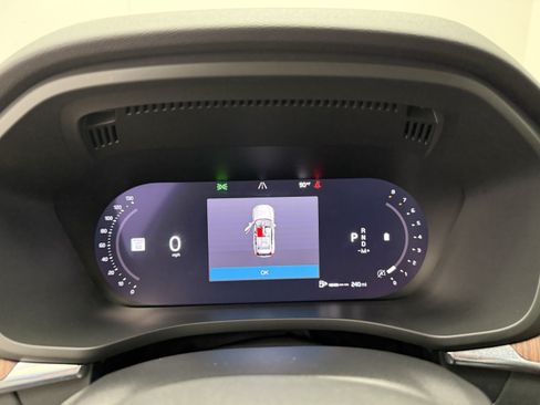 Certified 2024 Volvo XC60 B5 Plus AWD/4WD image 15