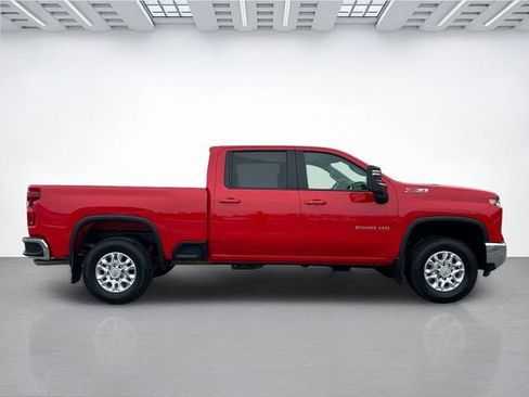 Used 2025 Chevrolet Silverado 2500 LT image 3