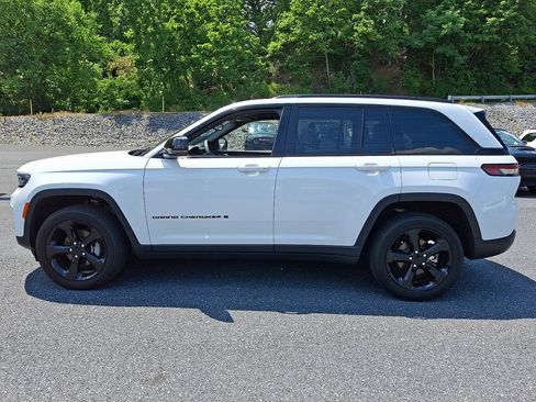 Certified 2023 Jeep Grand Cherokee Altitude AWD/4WD image 7