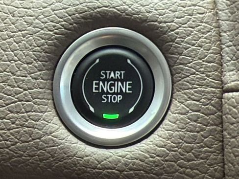 Used 2022 GMC Yukon Denali w/ Denali Ultimate Package AWD/4WD image 29