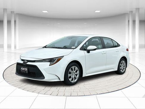Used 2022 Toyota Corolla LE image 1