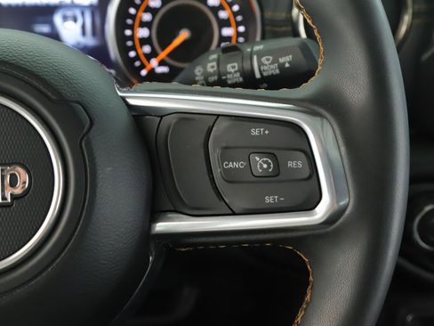 Used 2023 Jeep Wrangler Unlimited Sahara AWD/4WD image 9