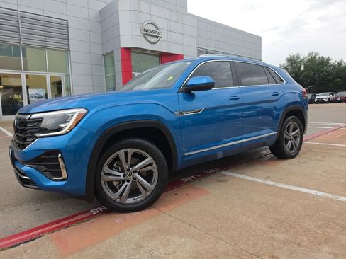 Used 2024 Volkswagen Atlas Cross Sport SEL R-Line AWD/4WD image 2