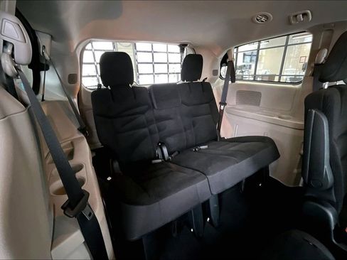 Used 2019 Dodge Grand Caravan SE w/ UConnect Hands-Free Group image 29