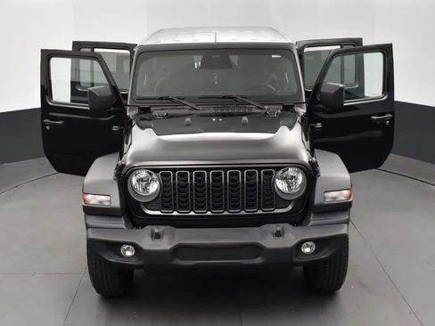 Used 2025 Jeep Wrangler Unlimited Sport AWD/4WD image 10