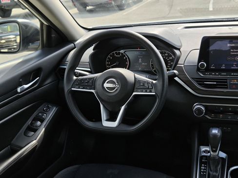 Used 2024 Nissan Altima 2.5 SV FWD image 13