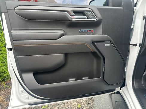 Used 2022 GMC Sierra 1500 AT4 w/ AT4 Premium Package AWD/4WD image 8