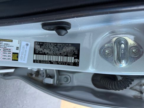 Used 2020 Toyota Corolla SE FWD image 24