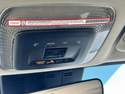 Used 2025 Toyota Prius XLE FWD image 18