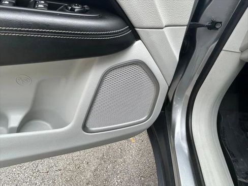 Certified 2019 Jeep Compass Latitude FWD image 17