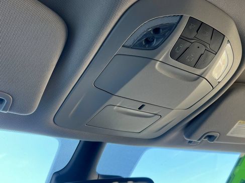 Used 2024 Chrysler Pacifica Limited FWD image 23