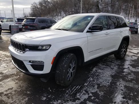Certified 2024 Jeep Grand Cherokee Limited image 3