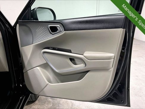 Used 2025 Kia Soul LX w/ LX Technology Package FWD image 22