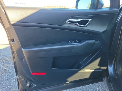 Used 2023 Kia Sportage LX image 15