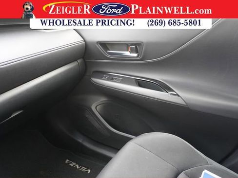 Used 2022 Toyota Venza LE image 31