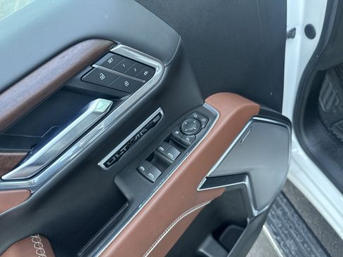 Used 2025 GMC Sierra 1500 Denali Ultimate image 16