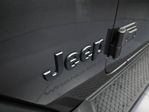 New 2025 Jeep Wrangler Unlimited Sahara w/ Technology Group image 31